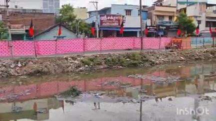 மதுரை தெற்கு: முதலமைச்சர் மதுரை வருகை பந்தல்குடி கால்வாயை அலங்காரத் துணிகளை வைத்து மறைக்கும் பணிகள் தீவிரம்