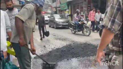 सोलन: राज्यस्तरीय शूलिनी मेले से पहले सोलन में सड़कें हुईं चकाचक, PWD विभाग ने पूरा किया पेचवर्क और टारिंग का कार्य