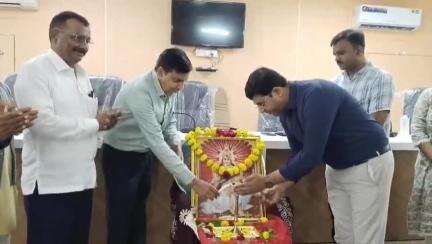 ભરૂચ: જિલ્લા પંચાયત ખાતે નિવૃત થતા 55 શિક્ષકોને નિવૃત્તિ હુકમ એનાયત કરતો અનોખો કાર્યક્રમ યોજાયો હતો.