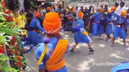 नैनीताल: गुरु अर्जुन देव के शहादत दिवस पर गुरुद्वारा गुरु सिंह सभा प्रबंधन कमेटी ने नगर कीर्तन का आयोजन किया, करतब दिखाए