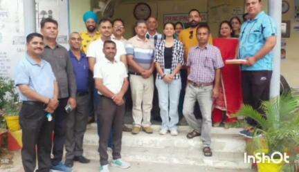 फतेहपुर: रावमापा फतेहपुर में पूर्व छात्रा बनी भारतीय नौसेना में सब लेफ्टिनेंट, पाठशाला प्रशासन ने किया सम्मानित