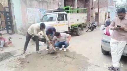 नकुड: मो कुरैशीयान मे गड्डे मे गिरकर पत्रकार व उसकी बहन हुए घायल, लापरवाही का लगाया आरोप लगा समाधान की मांग की #Jansamasya