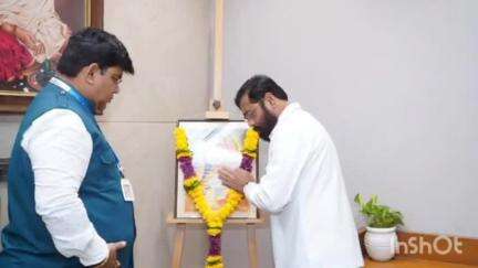 ठाणे: पुण्यश्लोक आहिल्यादेवी होळकर यांच्या जयंतीनिमित्त उपमुख्यमंत्री एकनाथ शिंदे यांनी ठाण्यातील निवासस्थानी केले अभिवादन