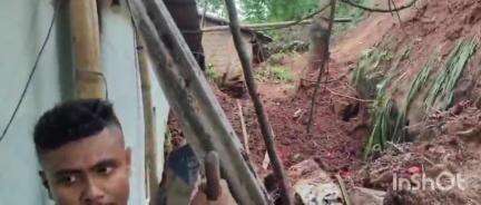 গুৱাহাটী: পানীখাইটি আৰক্ষী চকীত ভয়ংকৰ ভূমিস্খলন,কথামপি প্ৰাণৰক্ষা কেইবাজনো আৰক্ষীৰ জোৱানৰ,আহত দুজন