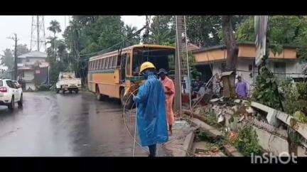 കുന്നത്തുനാട്: ദേശീയപാതയിൽ കടമറ്റത്ത് ബസ്സും ബൈക്കും കൂട്ടിയിടിച്ച് കോഴിക്കോട് സ്വദേശിയായ യുവാവ് മരിച്ചു
