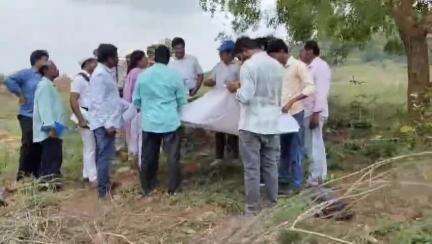చీమలపాడు సమీపంలో ఫారెస్ట్ రెవెన్యూ భూ వివాదానికి సంబంధించిన రికార్డులను పరిశీలించిన ఆర్డీఓ కే మాధురి