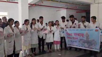 खंडवा नगर: जिला अस्पताल में विश्व तंबाकू निषेध दिवस पर नुक्कड़ नाटक का हुआ आयोजन