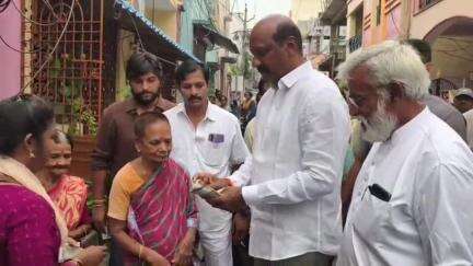 విశాఖపట్నం: జీవీఎంసీ 57వ వార్డులో పెన్షన్ పంపిణీ కార్యక్రమంలో పాల్గొన్న ప్రభుత్వ విప్ ఎమ్మెల్యే గణబాబు
