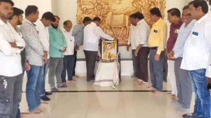 बुलढाणा: बुलडाणा कृषी उत्पन्न बाजार समिती येथे पुण्यश्लोक अहिल्याबाई होळकर जयंतीनिमित्त अभिवादन