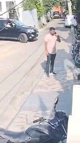 आनंदी वाटर पार्क के MD को घर में बंधक बनाकर की गई पिटाई, सीसीटीवी वीडियो आया सामने, ठाकुरगंज पुलिस से की गई शिकायत