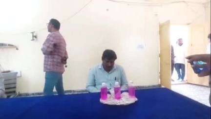 సిరిసిల్ల: లంచం తీసుకుంటు అవినీతి నిరోధక శాఖ అధికారులకు చిక్కిన ఎల్లారెడ్డిపేట మండల సర్వేయర్