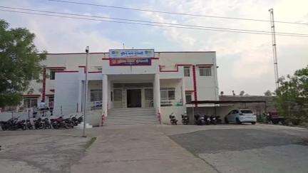 मुंगावली: रेल्वे स्टेशन रोड पर जुआ खेलते हुए पुलिस ने ताश की गड्डी और रुपये किए ज़ब्त, मामला दर्ज