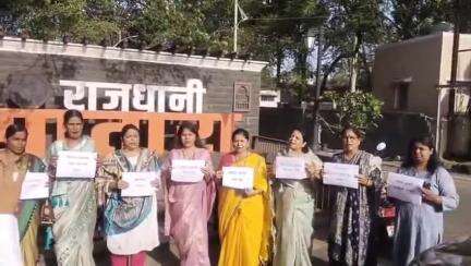 सातारा: पोवई नाका परिसरात महिलांनी केले आंदोलन, राजेंद्र हगवणे याच्या वकीलाची सनद रद्दा करण्यची केली मागणी