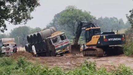 ଝାରସୁଗୁଡା: ମରଣ ଯନ୍ତା ପାଲଟିଛି ଝାରସୁଗୁଡା ଜିଲ୍ଲା ତେଲେନପାଲି ରୁ ଟେମ୍ପେରୀପଡ଼ା ରାସ୍ତା