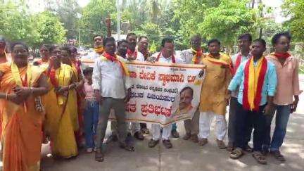 ವಿಜಯಪುರ: ಕಮಲ್ ಹಾಸನ ಕನ್ನಡ ವಿರೋಧಿ ಹೇಳಿಕೆ ಖಂಡಿಸಿ ನಗರದಲ್ಲಿ ಕರವೇ ಕರ್ನಾಟಕ ರಕ್ಷಣಾ ವೇದಿಕೆ ಸ್ವಾಭಿಮಾನಿ ಬಣದಿಂದ ಪ್ರತಿಭಟನೆ