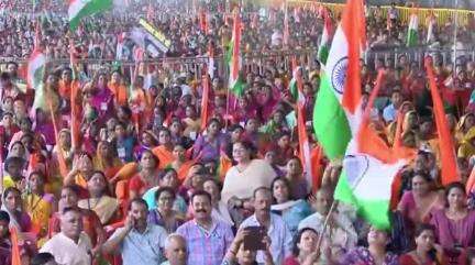बैरसिया: मुख्यमंत्री डॉ. मोहन यादव ने पीएम मोदी का स्वागत किया, दोनों हाथ जोड़कर सादर...