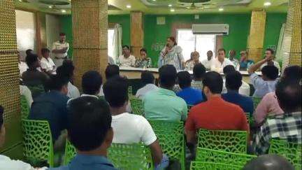 আউশগ্রাম ২: আমন ধানের বীজ সরবরাহ সহ একাধিক বিষয় নিয়ে আউশগ্রামের গেঁড়াইয়ে বিশেষ আলোচনা সভা, উপস্থিত পঞ্চায়েত সমিতির সভাপতি
