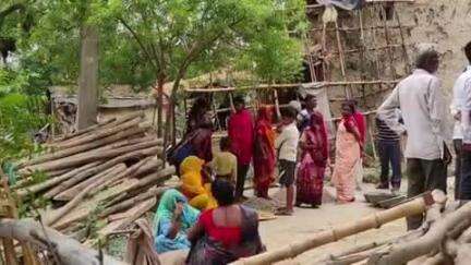 बटउवा गांव में रास्ते के विवाद को लेकर बेखौफ दबंगों ने दरवाजे पर बैठे लोगों पर किया हमला, तीन लोग हुए घायल