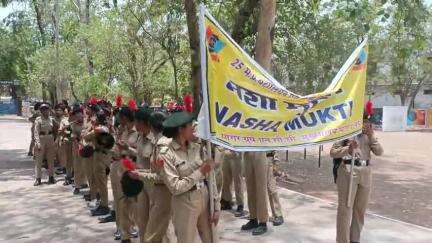 छतरपुर नगर: 25 एमपी बटालियन ने नशा मुक्ति को लेकर छतरपुर नगर में निकाली रैली, लोगों को किया जागरूक