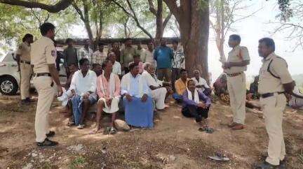 ఖానాపూర్: సైబర్ నేరాలు, రోడ్డు భద్రత నిబంధనల పట్ల ప్రజలు అప్రమత్తంగా ఉండాలి: ఏఎస్ఐ మాన్సింగ్