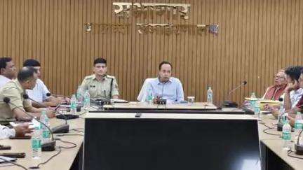 बिहार: हरदेव भवन में जिलाधिकारी और पुलिस अधीक्षक की अध्यक्षता में जिला स्तरीय शांति समिति की बैठक हुई