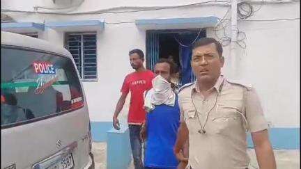 স্বরূপনগর: ডাকাত সন্দেহে টিপিশ্মশান এলাকা থেকে দুই দুষ্কৃতীকে গ্রেপ্তার করল স্বরূপনগর থানার পুলিশ