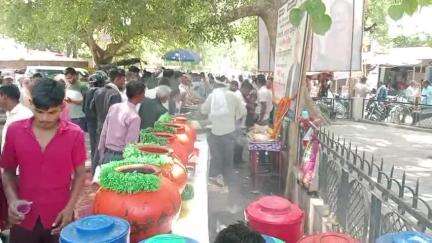 लखीमपुर: कलेक्ट्रेट परिसर में ज्येष्ठ माह के अवसर पर 11 से 2 बजे तक चला विशाल भंडारा, हजारों श्रद्धालुओं ने ग्रहण किया प्रसाद