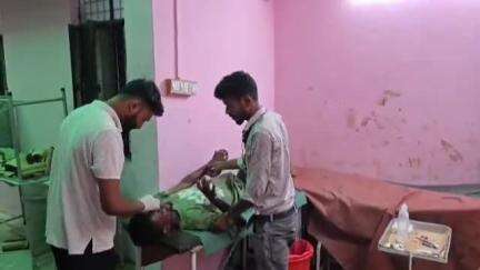 कसिया: सलेमगढ़ फोरलेन पर नीलगाय ने बाइक सवार को टक्कर मारी, दो घायल, एक की स्थिति नाजुक