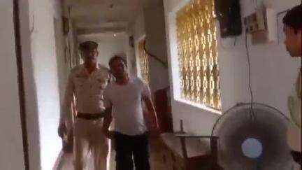 অমরপুর: উদয়পুর আসাম রাইফেল ক্যাম্প সংলগ্ন ফজর আলী খুনের ঘটনায় গ্রেপ্তার কমল মজুমদারকে উদয়পুর আদালতে প্রেরণ করে পুলিশ