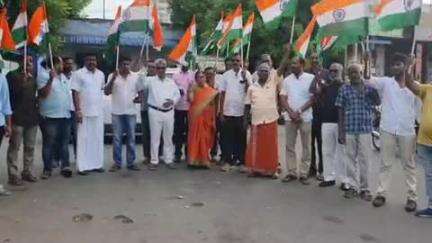 ஈரோடு: குமரன் கொட்டை பகுதியில் தெற்கு மாவட்ட பாஜக சார்பில் இருசக்கர வாகன பேரணி எம்எல்ஏ கலந்து கொண்டு சிறப்பித்தார்