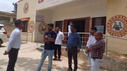 ધાનપુર: ધાનપુર તાલુકાના પ્રાથમિક આરોગ્ય કેન્દ્ર મંડોર ની મુલાકાત લેતાં  મુખ્ય જીલ્લા આરોગ્ય અધિકારી.