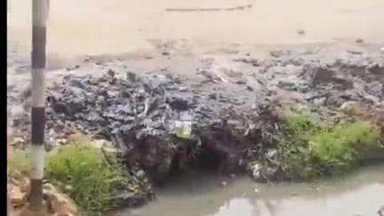 करौली: मानसून पूर्व तैयारी को लेकर तीन बड़ क्षेत्र में नगर परिषद प्रशासन ने नाले व नालियों की JCB से सफाई शुरू की