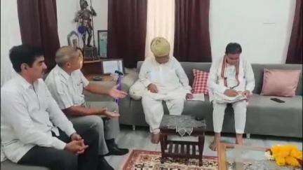 जोधपुर: जोधपुर एयरपोर्ट का नामकरण महाराजा उम्मेद सिंह के लिए पूर्व राज्य सभा सांसद डॉ. नारायण सिंह माणकलाव ने मंत्री पटेल से मुलाकात की