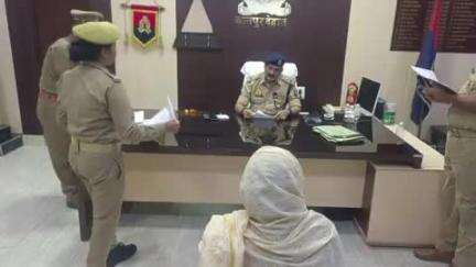 अकबरपुर: माती पुलिस कार्यालय में SP ने सुनीं पीड़ितों व फरियादियों की समस्याएं, सभी संबंधित को निस्तारण के दिए निर्देश