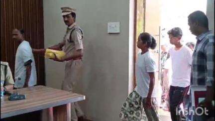 ములుగు: జిల్లా కేంద్రంలో ఎస్పీ శబరిష్ ఎదుట లొంగిపోయిన 8 మంది నక్సల్స్