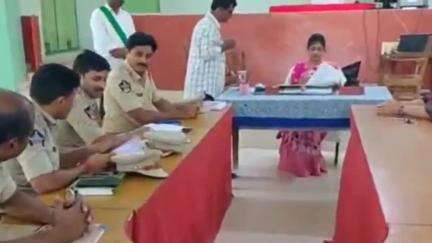 శ్రీకాకుళం: మెగా లోక్ అదాలత్‌లో కేసుల పరిష్కారానికి చర్యలు తీసుకోవాలి: నరసన్నపేట జూనియర్ సివిల్ జడ్జి వాణి
