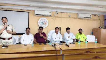নানুর: ঈদ-উল-আজহা উপলক্ষে নানুর ব্লক অফিসে মসজিদের ইমাম দের নিয়ে প্রশাসনিক বৈঠক;উপস্থিত- BDO,জেলা পরিষদের সভাধিপতি,OC, বিধায়ক