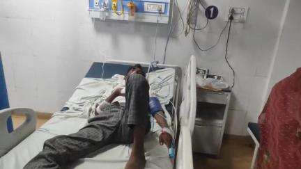झालरापाटन: झालावाड़ जिले के हेमड़ा गांव में सड़क पर अचानक गाय आ जाने से बाइक सवार गिरकर घायल, जिला अस्पताल में भर्ती