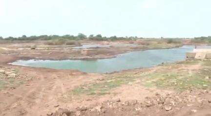વઢવાણ: વઢવાણના લીમલી ગામે સૌની યોજના અંતર્ગત તળાવ ઊંડા કરવા સહિતની કામનું ખાત મુહૂર્ત મુખ્યમંત્રીના હસ્તે કરાયું
#Jansamasya