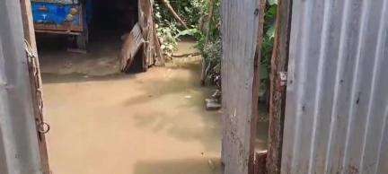 মাদারিহাট: বীরপাড়ার কলেজপাড়া সুভাষপল্লীতে শুক্রবার রাত থেকে শনিবার  পর্যন্ত আটকে রইল নালার জল  #jansamasya