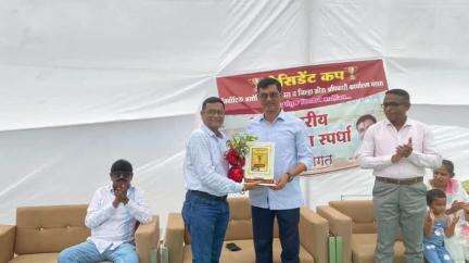 भंडारा: जिल्हा क्रीडा संकुल येथे जिल्हास्तरीय जलतरण स्पर्धेचे बक्षीस वितरण कार्यक्रम आमदार भोंडेकर यांच्याहस्ते संपन्न