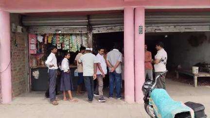 डोभी: बजौरा मोड़ के पास एक किराना दुकान में हुई चोरी, लाखों का सामान ले गए चोर