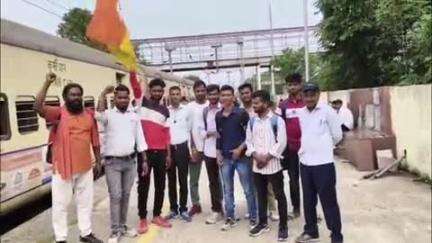 कोडरमा: अंतर्राष्ट्रीय योग दिवस को लेकर कोडरमा युवा भारत की टीम रांची के लिए रवाना