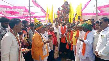 औंढा नागनाथ: श्री नागनाथ मंदिर परिसरात पुण्यश्लोक अहिल्यादेवी होळकरांच्या पुतळ्यास जयंतीनिमित्त आमदार संतोष बांगर यांनी केले अभिवादन