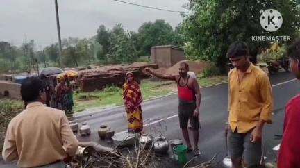 ଜୁନାଗଡ: ଘୋଟିଆ ଛକରେ ନୂତନ ନଳକୂପ ଖନନ ପାଇଁ ରାସ୍ତା ରୋକ 
#janasamasya