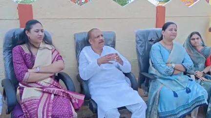 नंदुरबार: घोटाणे गावात ग्रामस्थांनी माजी आदिवासी विकासमंत्री आमदार डॉ. विजयकुमार गावित यांच्यासमोर मांडल्या समस्या #Jansamasya