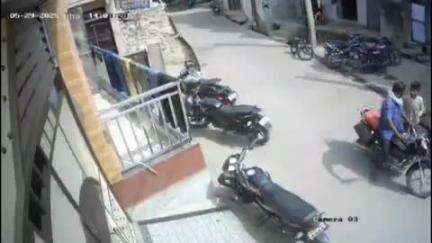लाडपुरा: कैथून कस्बे में दिनदहाड़े घर के बाहर से साइकिल हुई चोरी, सीसीटीवी फुटेज सोशल मीडिया पर हुआ वायरल