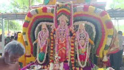 பர்கூர்: தீர்த்தகிரிபட்டி கிராமத்தில் தொட்டில் அம்மன் திருவிழா – 2000த்திற்கும் மேற்பட்டோர் பங்கேற்பு