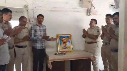 यावल: यावल पोलीस ठाणे अहिल्यादेवी होळकर यांची जयंती साजरी,प्रतिमा पूजन करीत उपस्थित त्यांनी केले अभिवादन