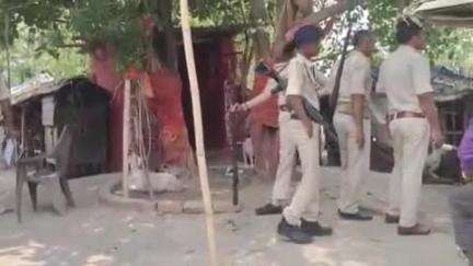 हाजीपुर: जौहरी बाजार में मंदिर के पास से पुलिस ने एक अज्ञात शव बरामद किया